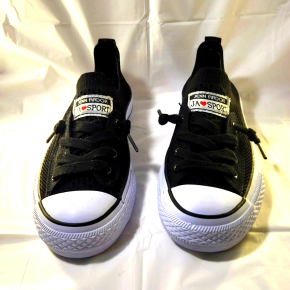 New Nevwr worn Jenn Ardor Ja Sport knit slipons sneakers